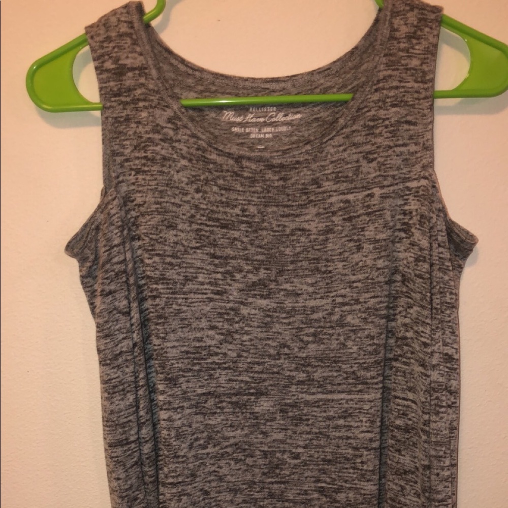 Off the shoulder gray log sleeve shirt
